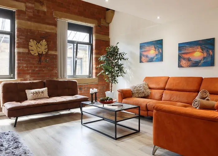 Modern 2 Bedroom With 75” Tv & Free Wi-Fi