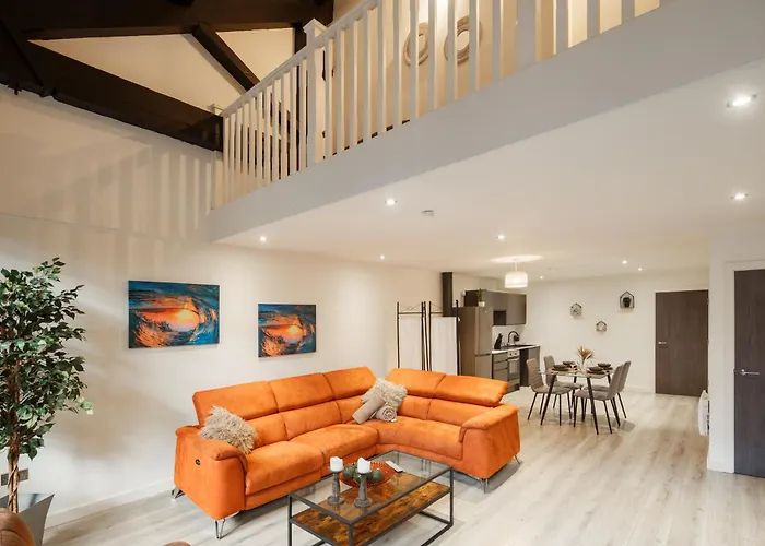 Modern 2 Bedroom With 75” Tv & Free Wi-Fi