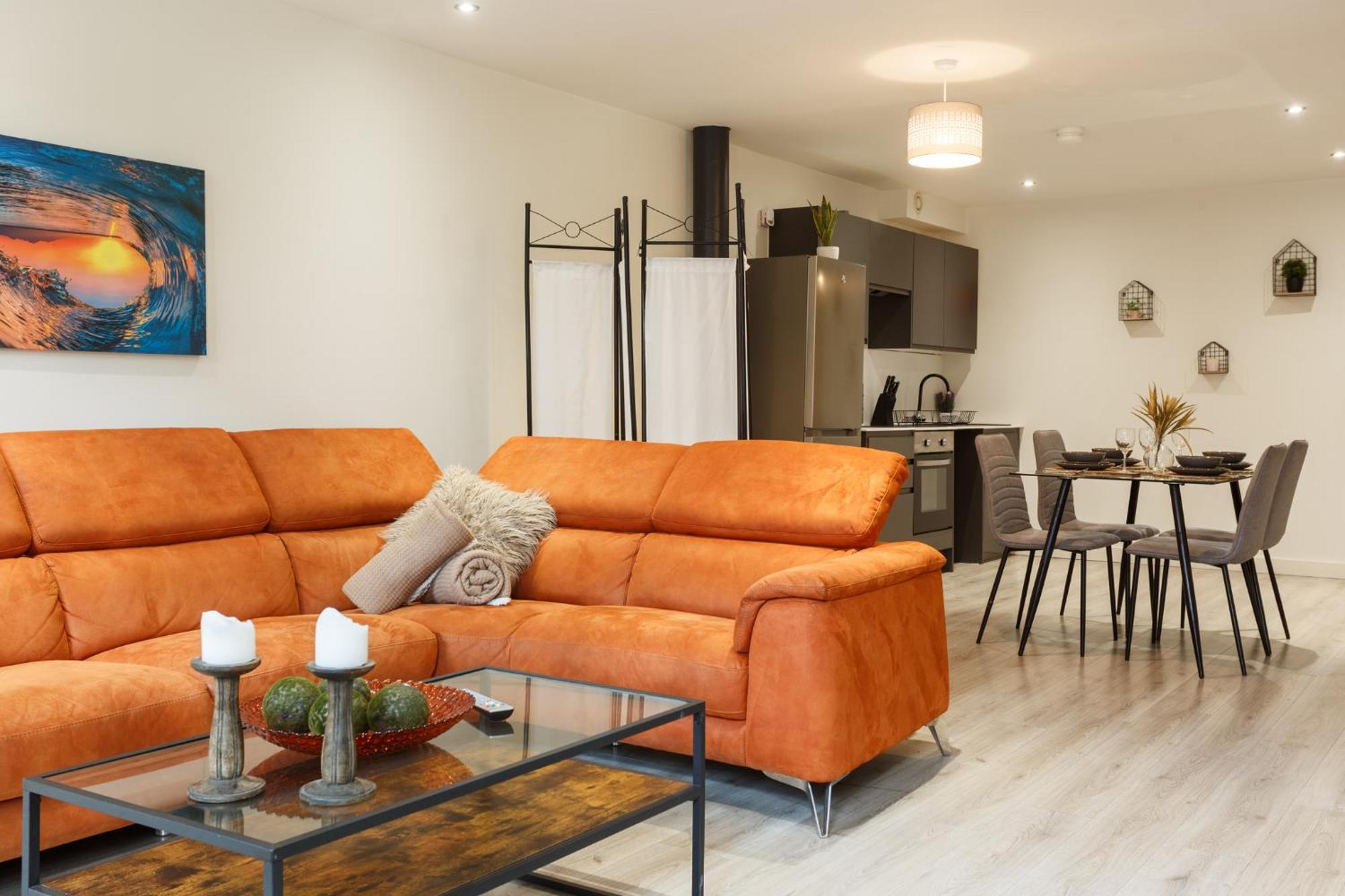 Modern 2 Bedroom With 75” Tv & Free Wi-fi * Bradford (West Yorkshire)