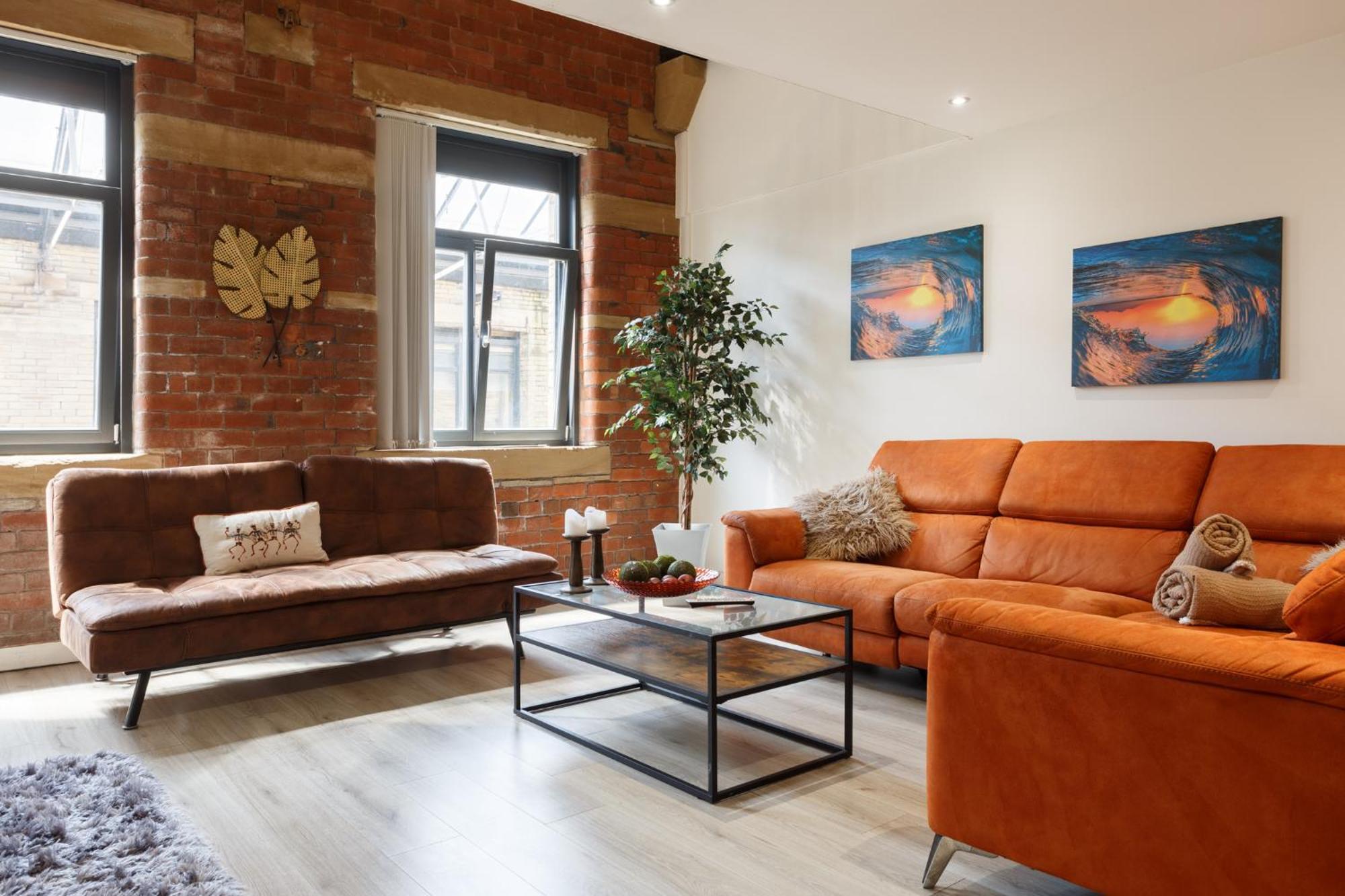 Modern 2 Bedroom With 75” Tv & Free Wi-fi Apartment *